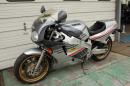 ヤマハ　FZR1000